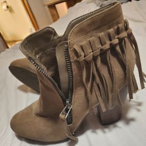 Fringe boots